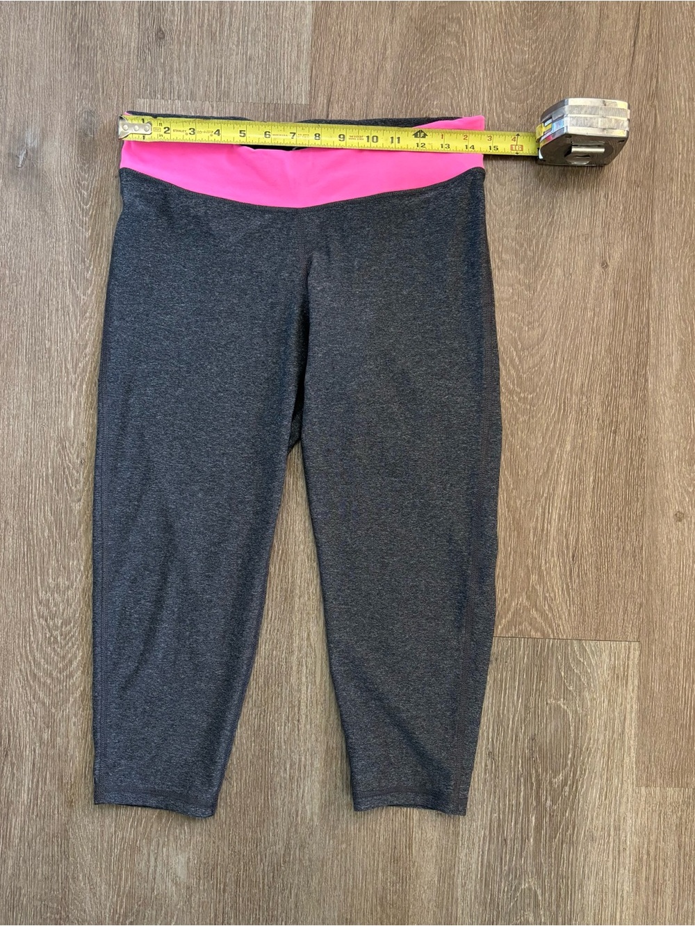 C9 Women's L Capri Reversible
Leggings Gray Pink Elastic Waist 20"
Inseam